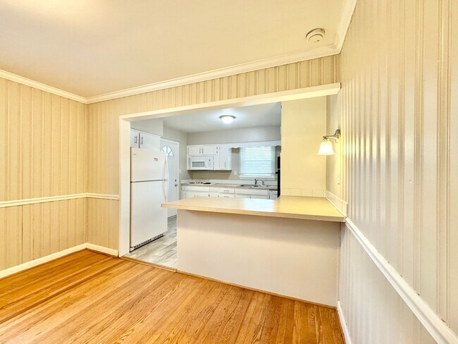 Building Photo - Charming 2BR with Refinished Hardwoods