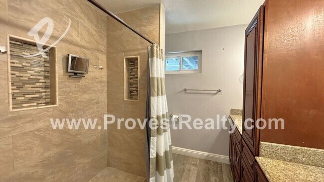 Building Photo - 13930 Hidden Valley Rd