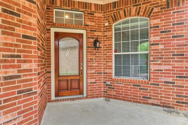 Building Photo - 6 Jester Oaks Pl