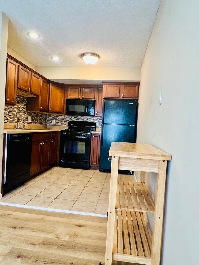 Building Photo - 1112 Ekstam Dr