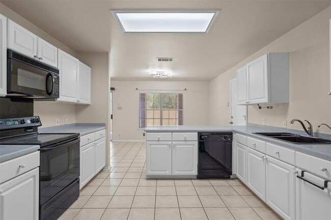 Building Photo - 201 Covala Dr