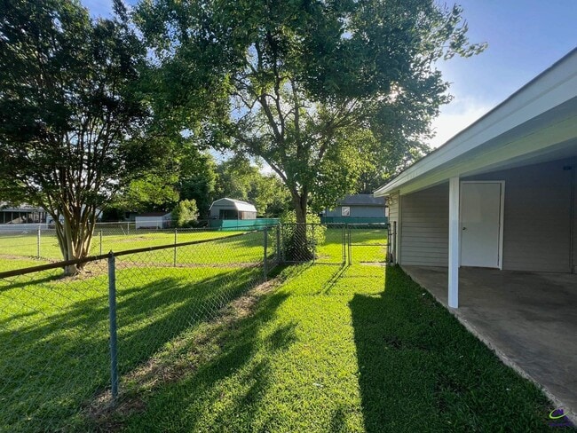 Building Photo - 314 Palomino Ln