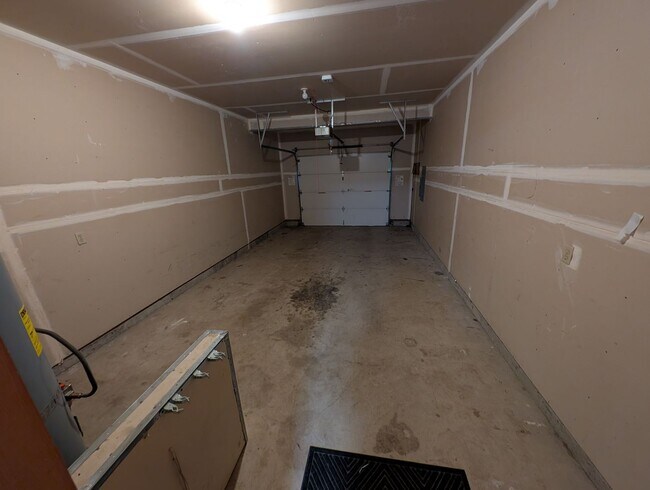 Building Photo - MUST SEE!! Spacious 2 Bedroom Duplex Close...