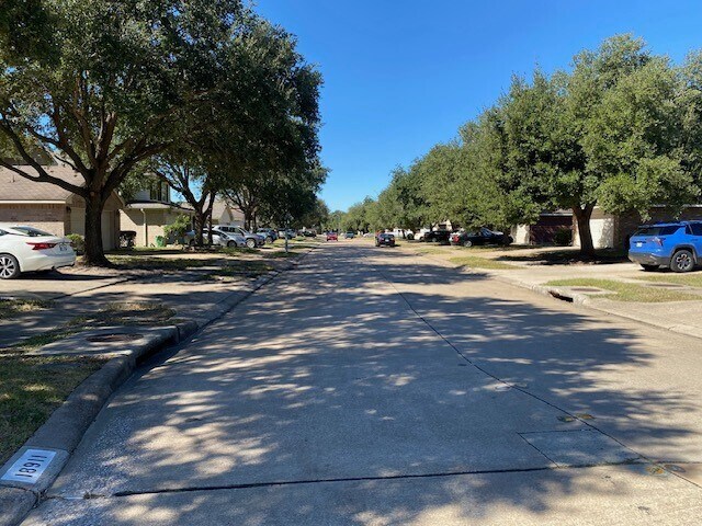 Building Photo - 18911 Brownstone Mills Dr