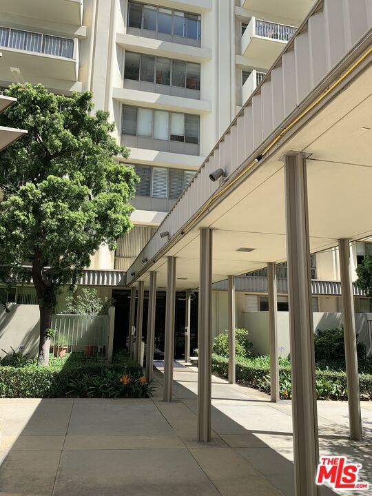 Building Photo - 2170 Century Pk E