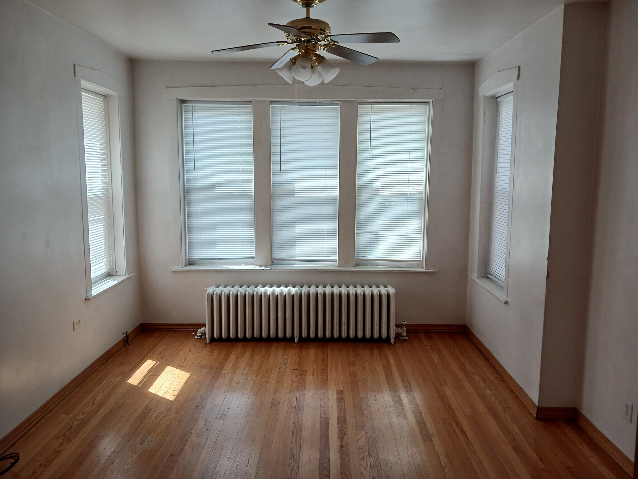 Living Room - 5902 W Wilson Ave