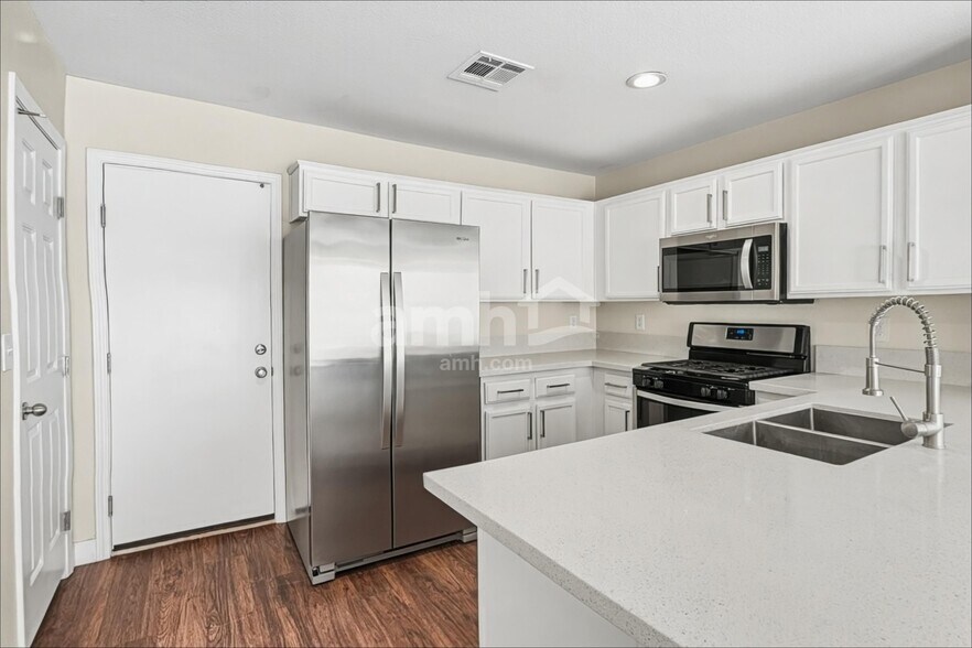 Building Photo - 9438 Havasu Canyon Ave