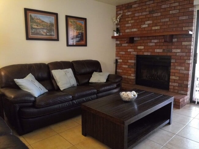 Building Photo - Fully Furnished Condo in Oak Creek Village