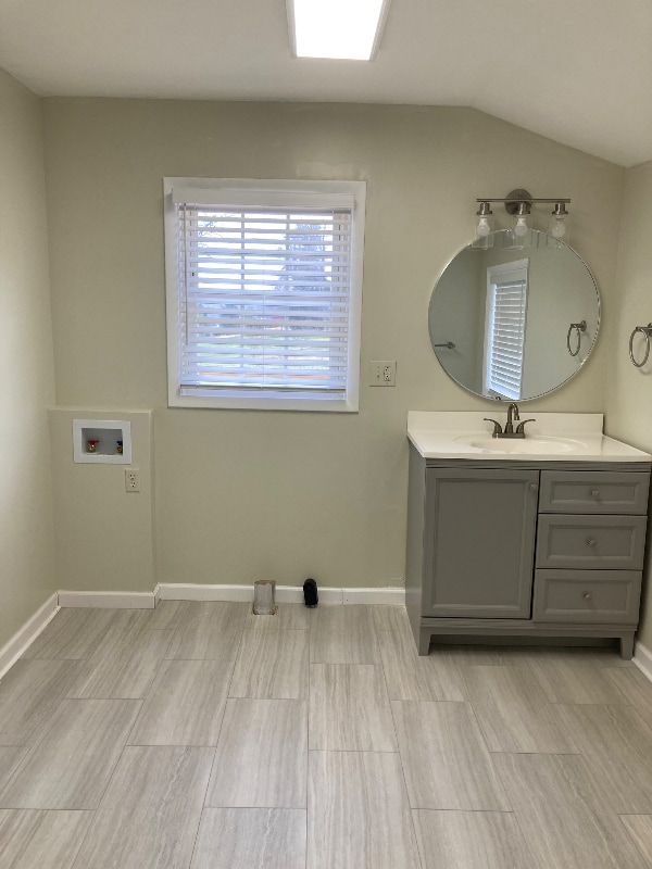 Building Photo - 222 Bank Dr