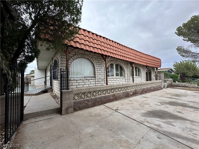 Building Photo - 4646 Fiesta Way