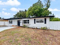 Building Photo - SECTION 8 ACCEPTED! Spacious Updated Home in St. Petersburg with a Large Backyard - 4bed | 2bed