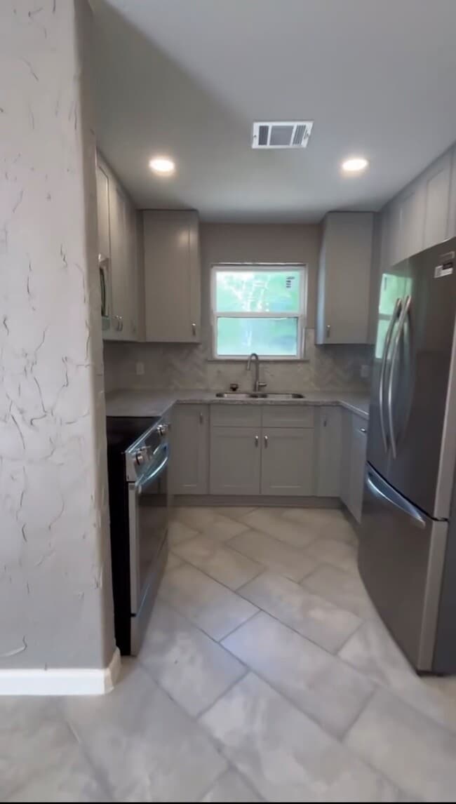 Building Photo - 204 Forrest Trail