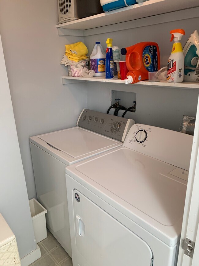 Building Photo - 45 Ayrault St