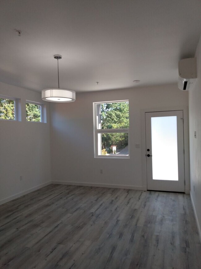 Building Photo - Beautiful 2 Bed/2 Bath Apartment in Edmond...