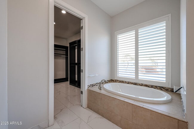 Building Photo - 6327 E Dixileta Dr