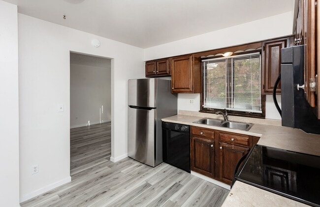 Building Photo - 1020 Williams St