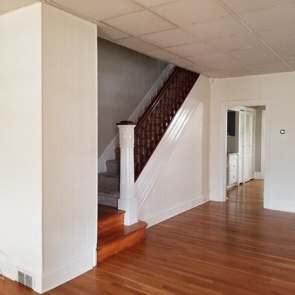 Building Photo - 604 Hummel Ave