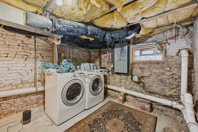 Building Photo - A Rare Gem in Forty Acres