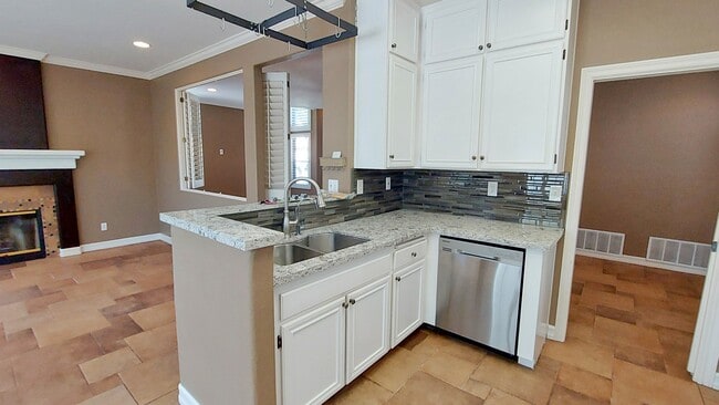 Building Photo - 1569 Avenida Guillermo