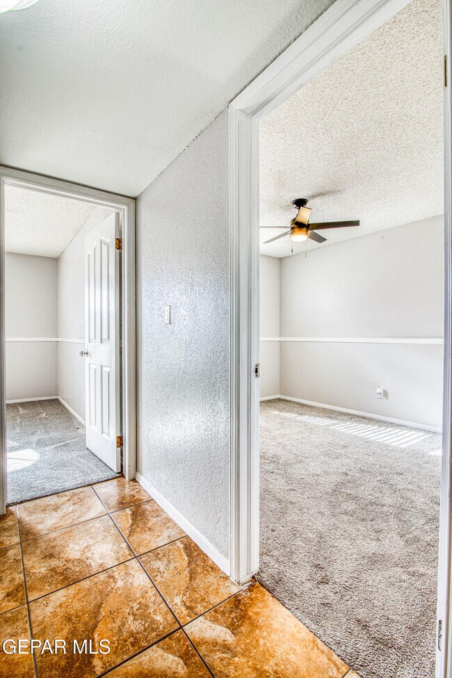 Building Photo - 853 El Parque Dr