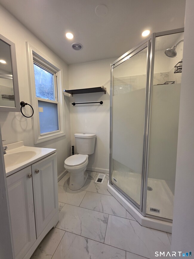 Building Photo - 784 Howe Ave