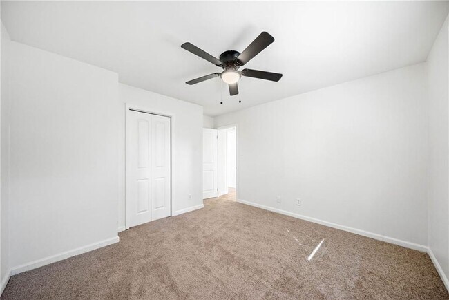 Building Photo - 801 N Evelyn Pl NW