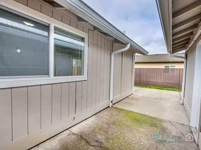 Building Photo - February Move-In Special: Charming 4-Bedroom Keizer Home Close to Everything