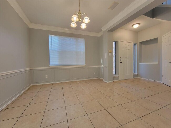 Building Photo - 1001 Acanthus St