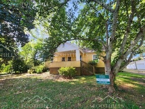Building Photo - Charming 3-Bed, 2-Bath Home with Screened ...