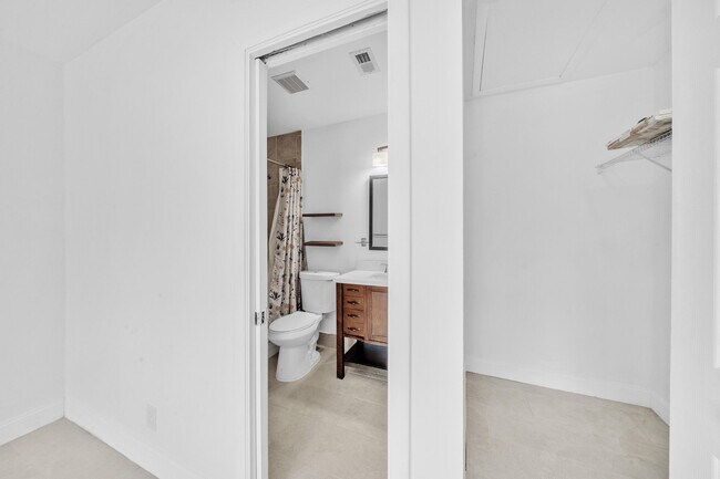 Building Photo - 4757 Sunny Palm Cir