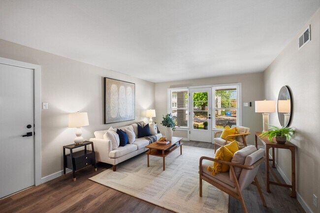 Building Photo - 621 Highland Park Dr