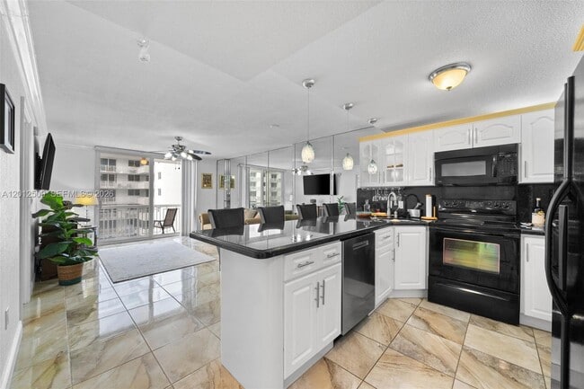 Building Photo - 401 Ocean Dr