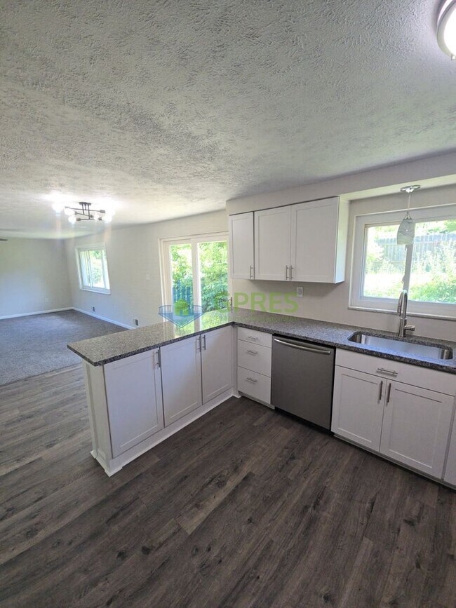 Building Photo - Newly remodeled 4-bedroom, 3-bath home in Pittsburgh