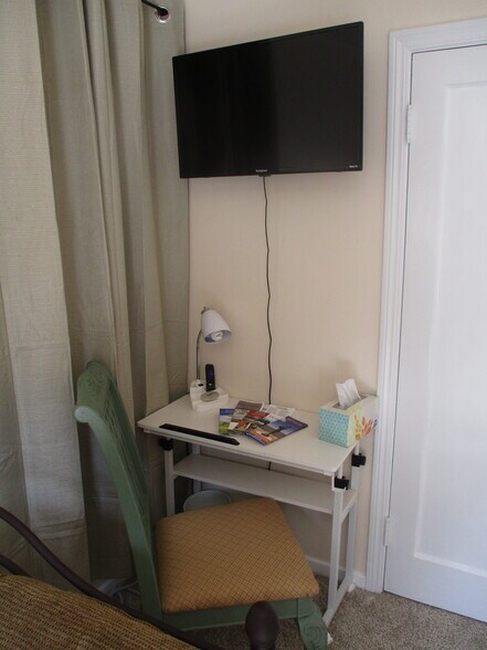 Adjustable desk, Roku TV, Blackout Shades - 56 La Cruz Ave
