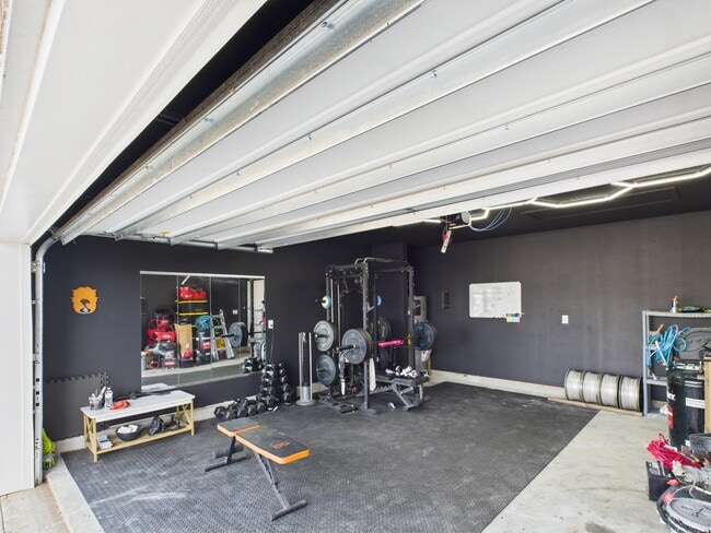 Building Photo - 8775 Clearbrook Dr