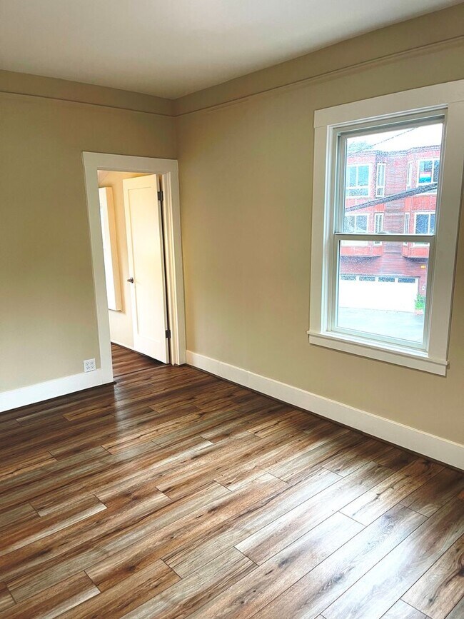 Building Photo - Updated Bernal Heights Holly Park Bungalow