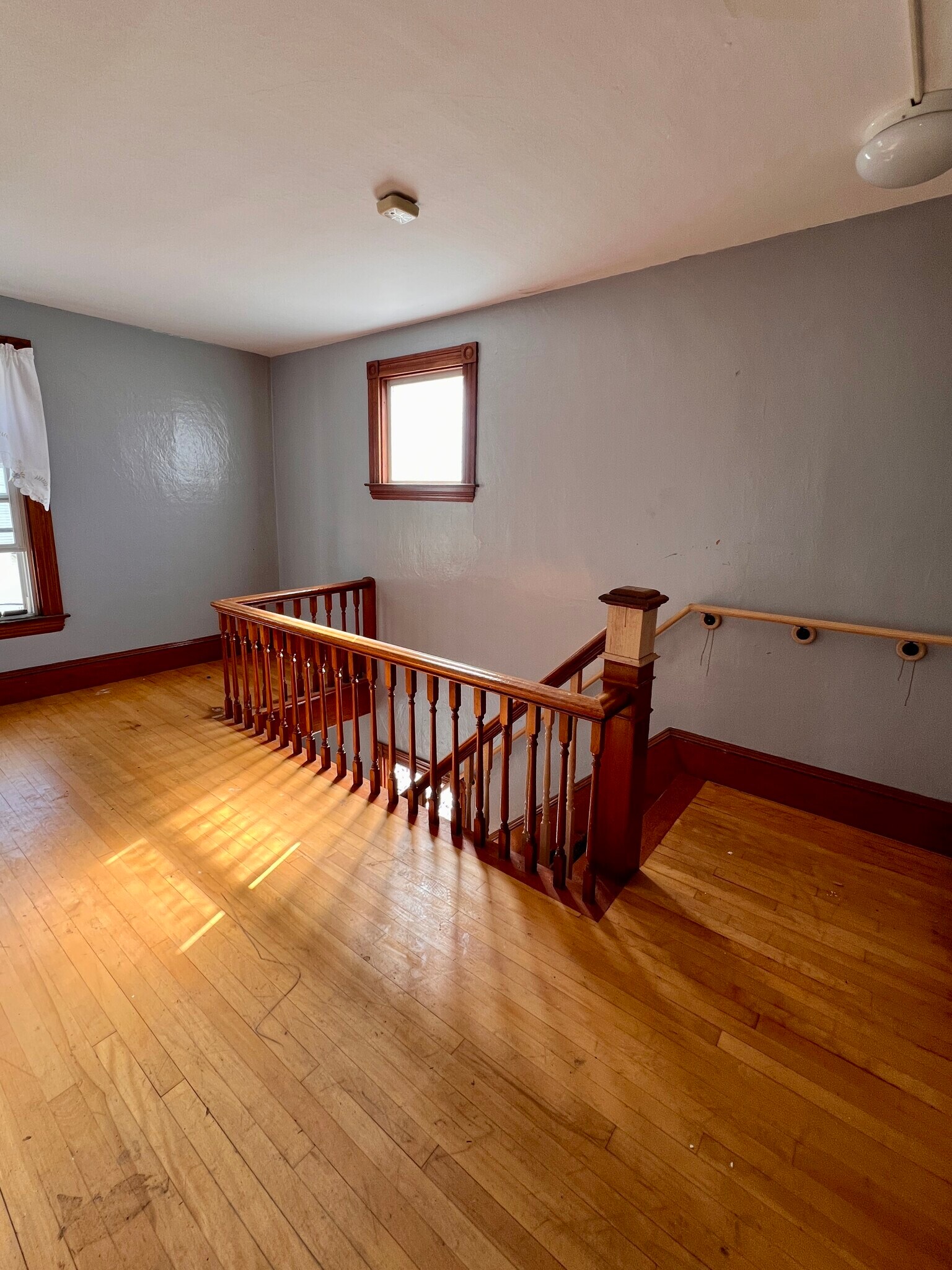 Front entrance landing - 94 Graham St