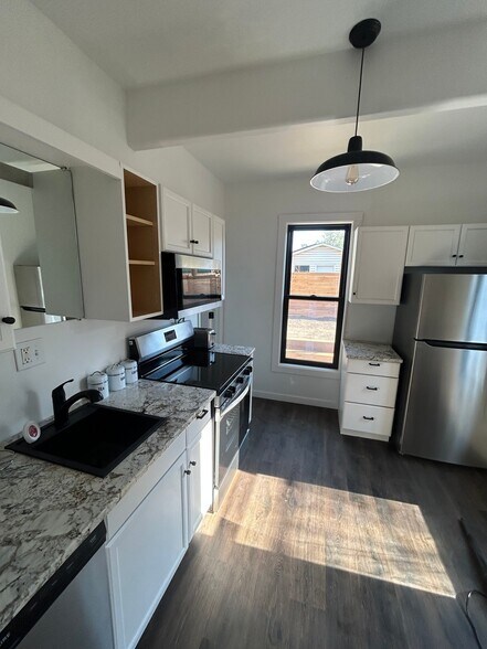Building Photo - 204 Chipeta Ave