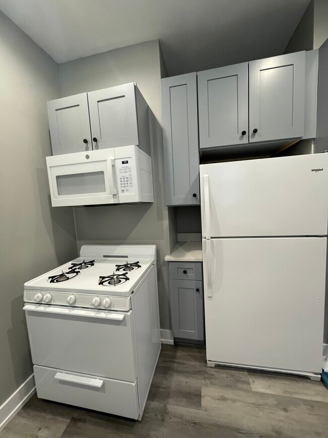 Building Photo - 472 E Chicago St