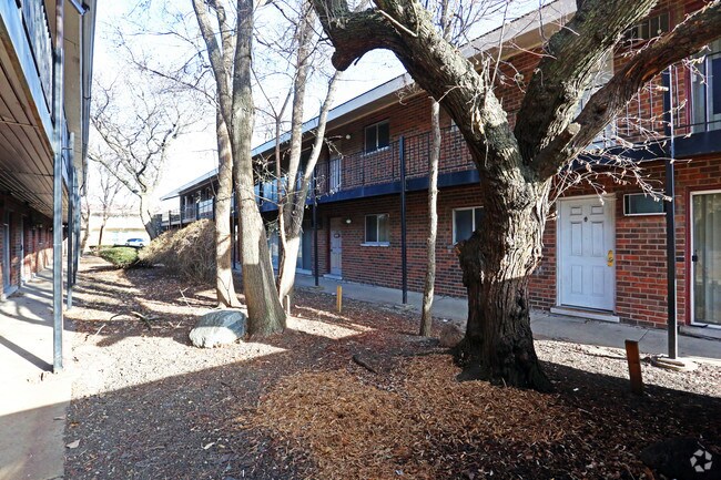 Building Photo - 10315 W Lyndale Ave
