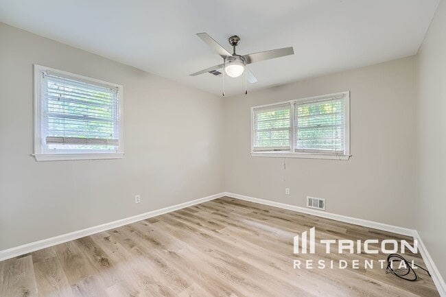 Building Photo - 4142 Pine Valley Dr