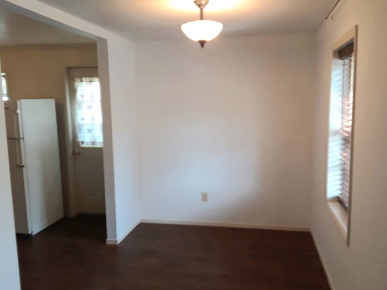 Dining area - 313 Thuss Ave