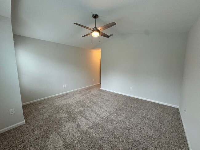 Building Photo - 1/2 Off the 1st Months Rent! 3/2.5 Duplex ...