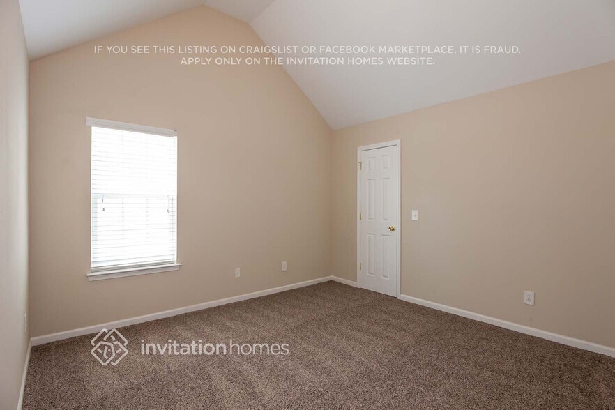 Building Photo - 8422 Oak Dr