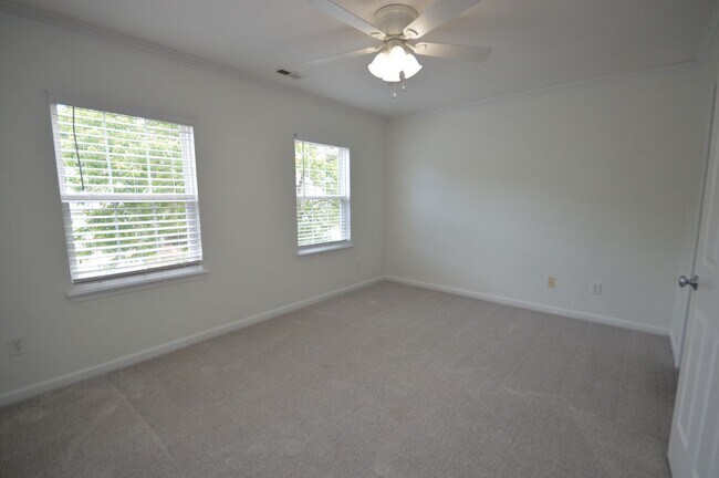 Building Photo - 404 Hanson Rd