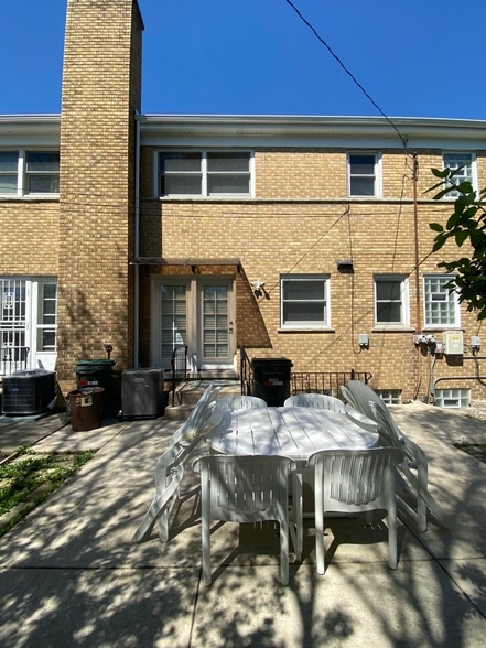 Building Photo - 6753 N Drake Ave