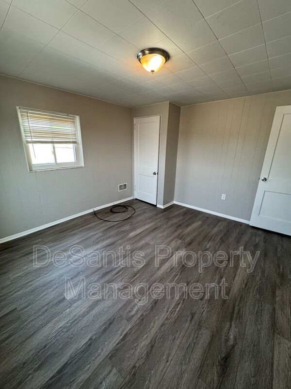 Building Photo - 718 Ridge Ave