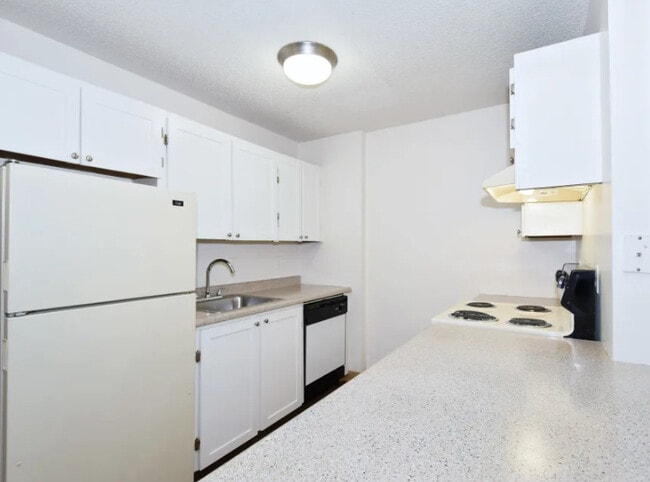 Building Photo - Garden Home 1