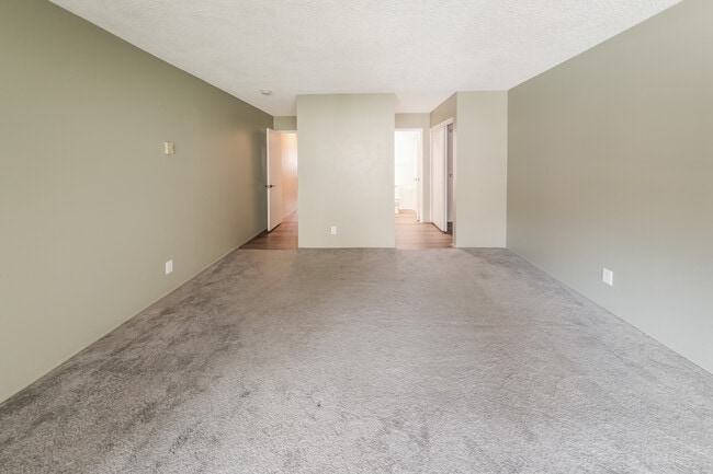 Building Photo - 2522 Clairemont Dr