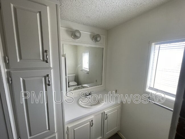 Building Photo - 1410 Mohave Cir